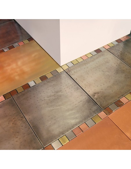 Piastrella mosaico metallo Rame brunito 3x3 cm su rete 30x30 cm