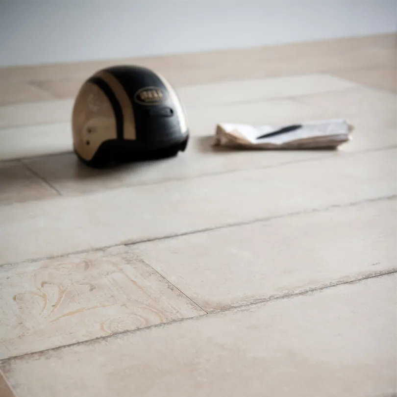 Feinsteinzeug Fliesen Metalleffekt Camel Beige Relief  30x30 cm