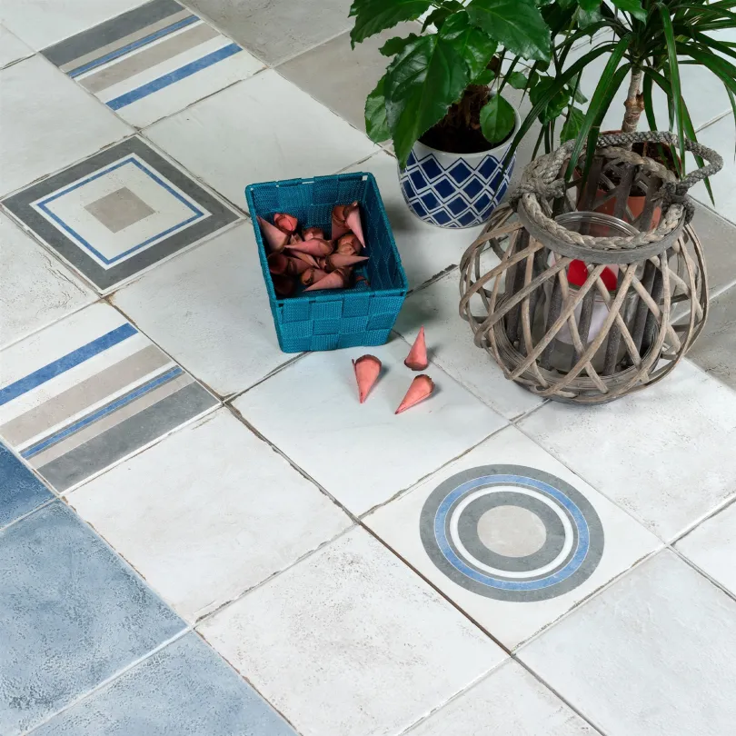 White artistic tiles Maioliche Italiane 20,5X20,5 cm