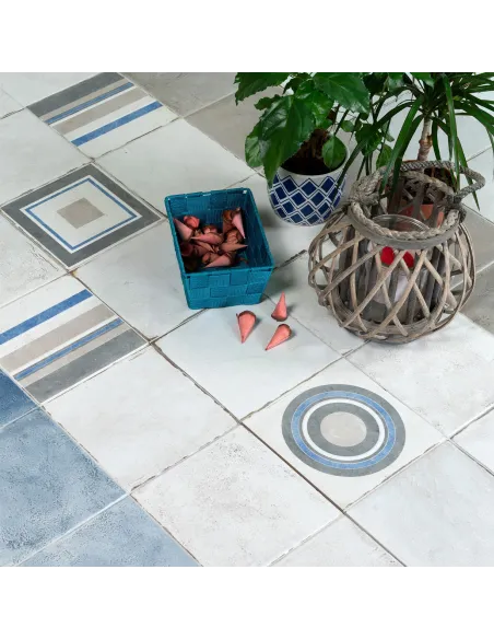 White artistic tiles Maioliche Italiane 20,5X20,5 cm White artistic tiles Maioliche Italiane 20,5X20,5 cm