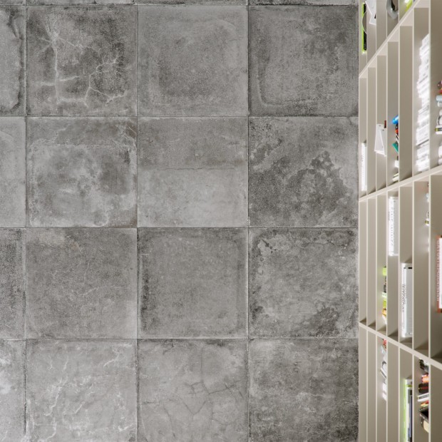 Gres porcellanato effetto cemento antico grigio 60x60 cm